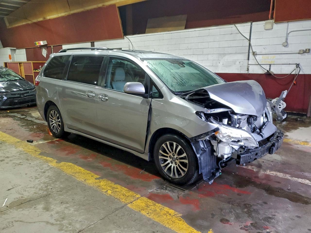 Toyota Sienna Xle 8-passenger