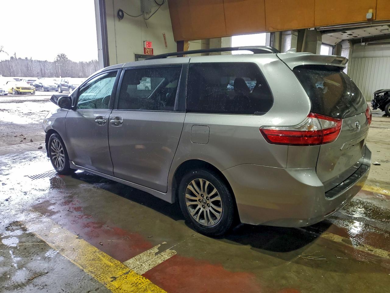 Toyota Sienna Xle 8-passenger