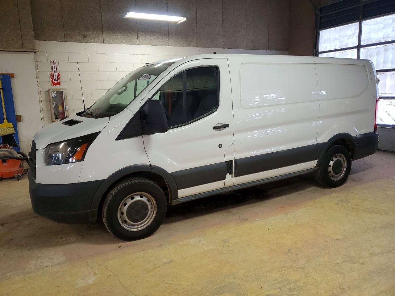 Salvage Ford Transit Image