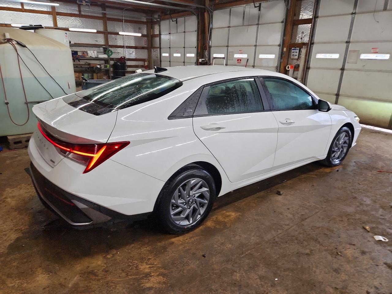 Hyundai ELANTRA Blue