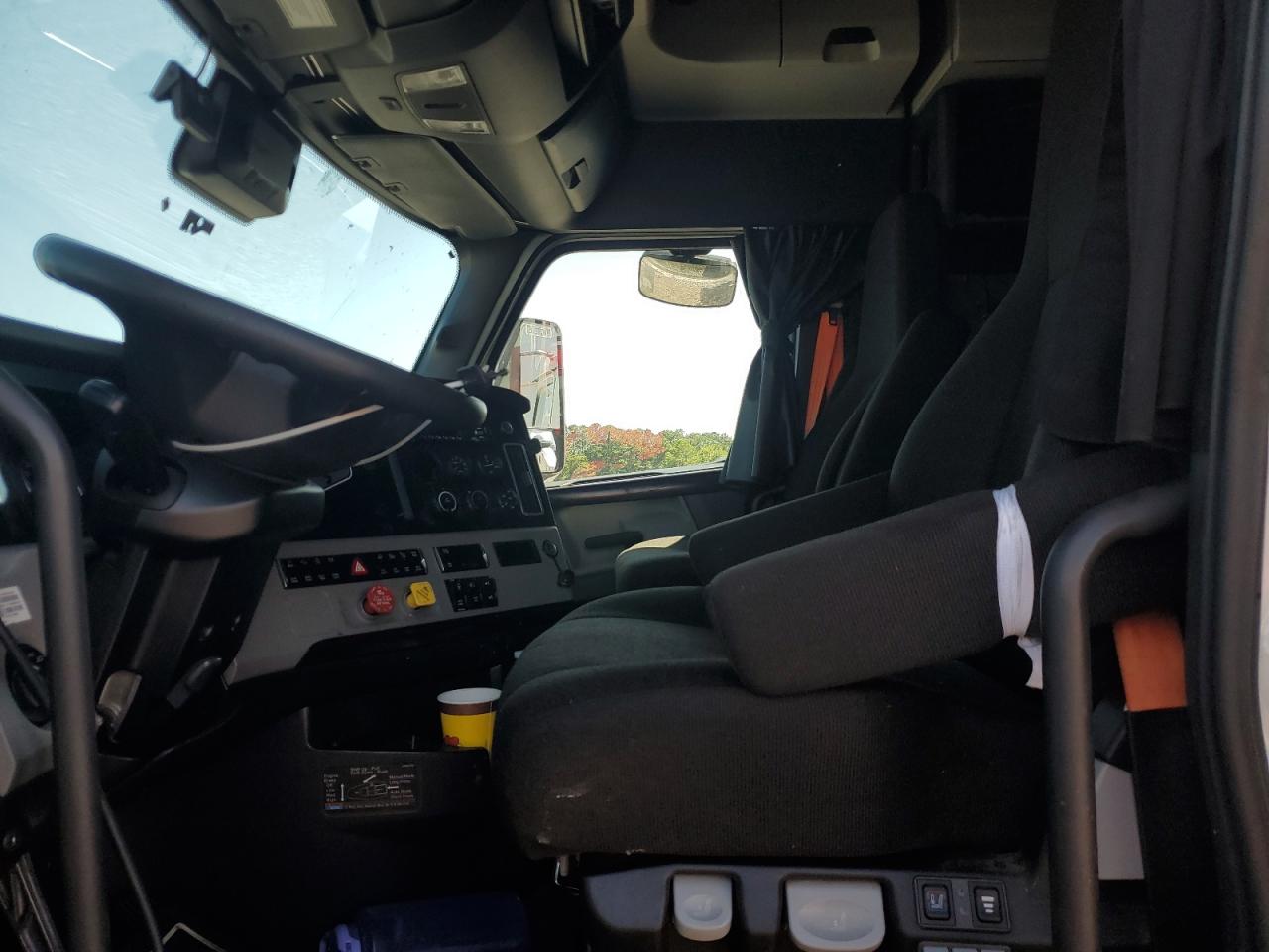 Freightliner Cascadia 126