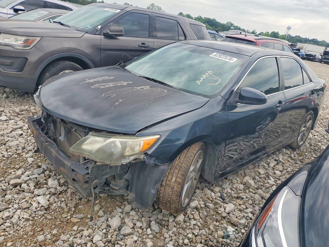 Salvage Toyota Camry Image