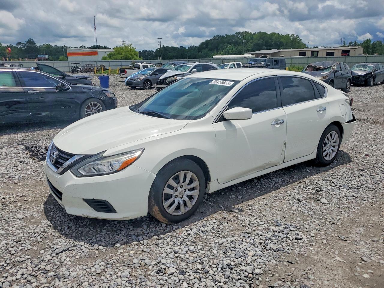 Salvage Nissan Altima Image