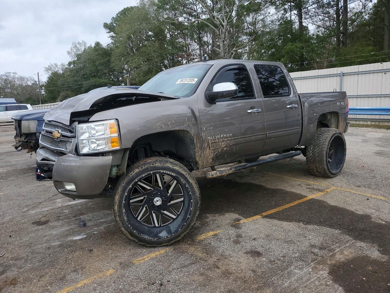 Salvage Chevrolet Silverado Image