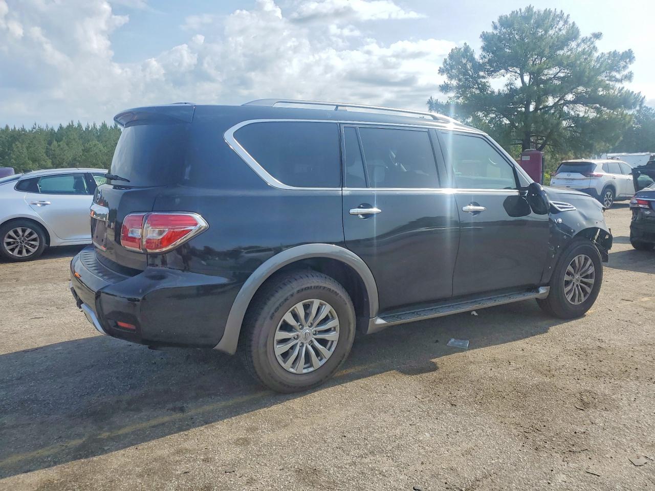 Nissan Armada Sv