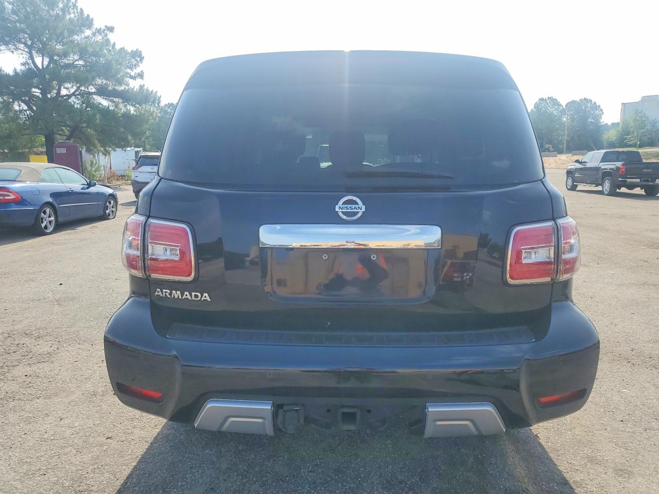 Nissan Armada Sv
