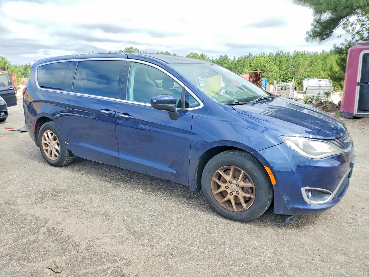 Chrysler Pacifica Touring L