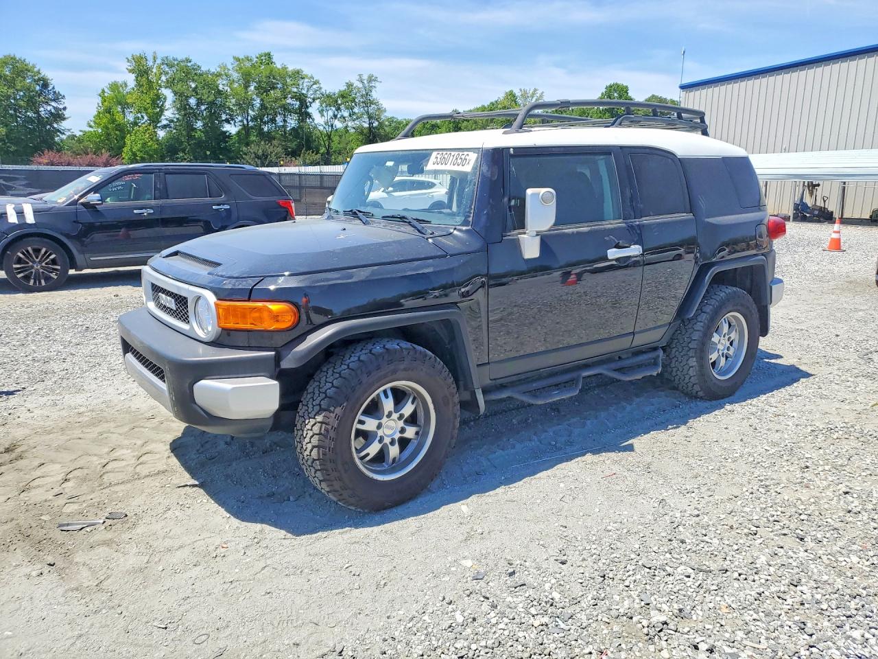 Salvage Toyota FJ Cruiser Image