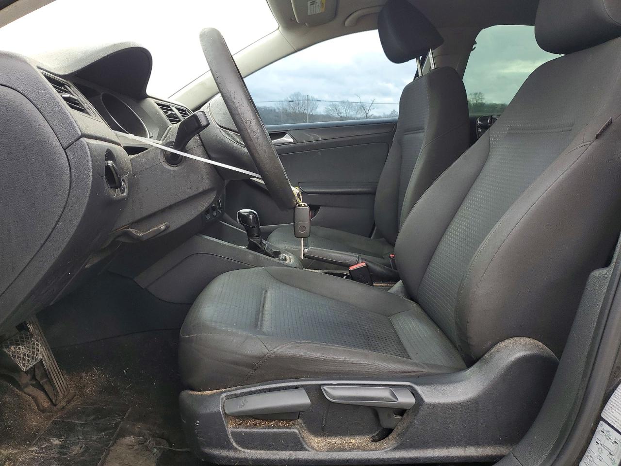 Volkswagen Jetta Base