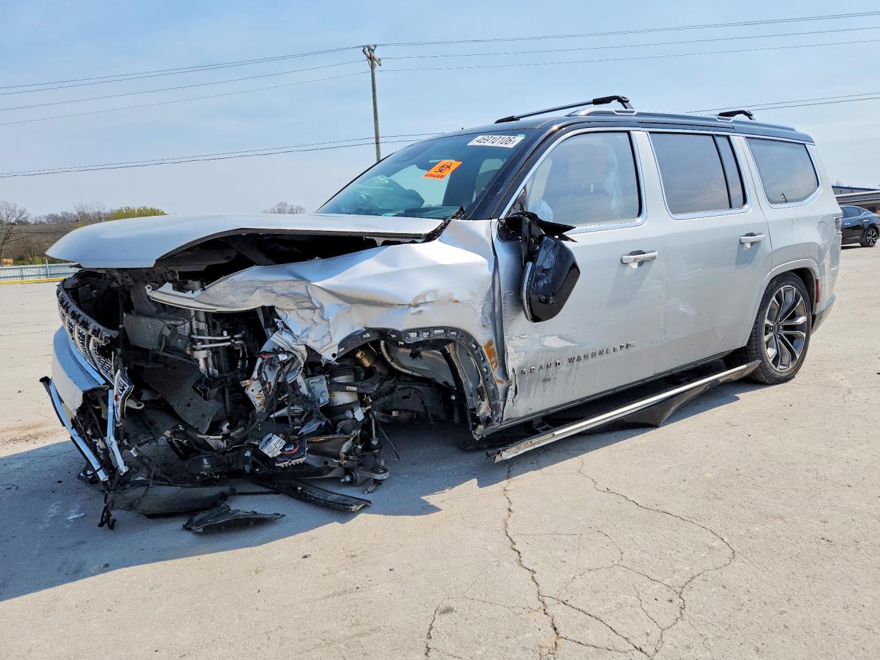 Salvage Jeep Grand Wagoneer Image