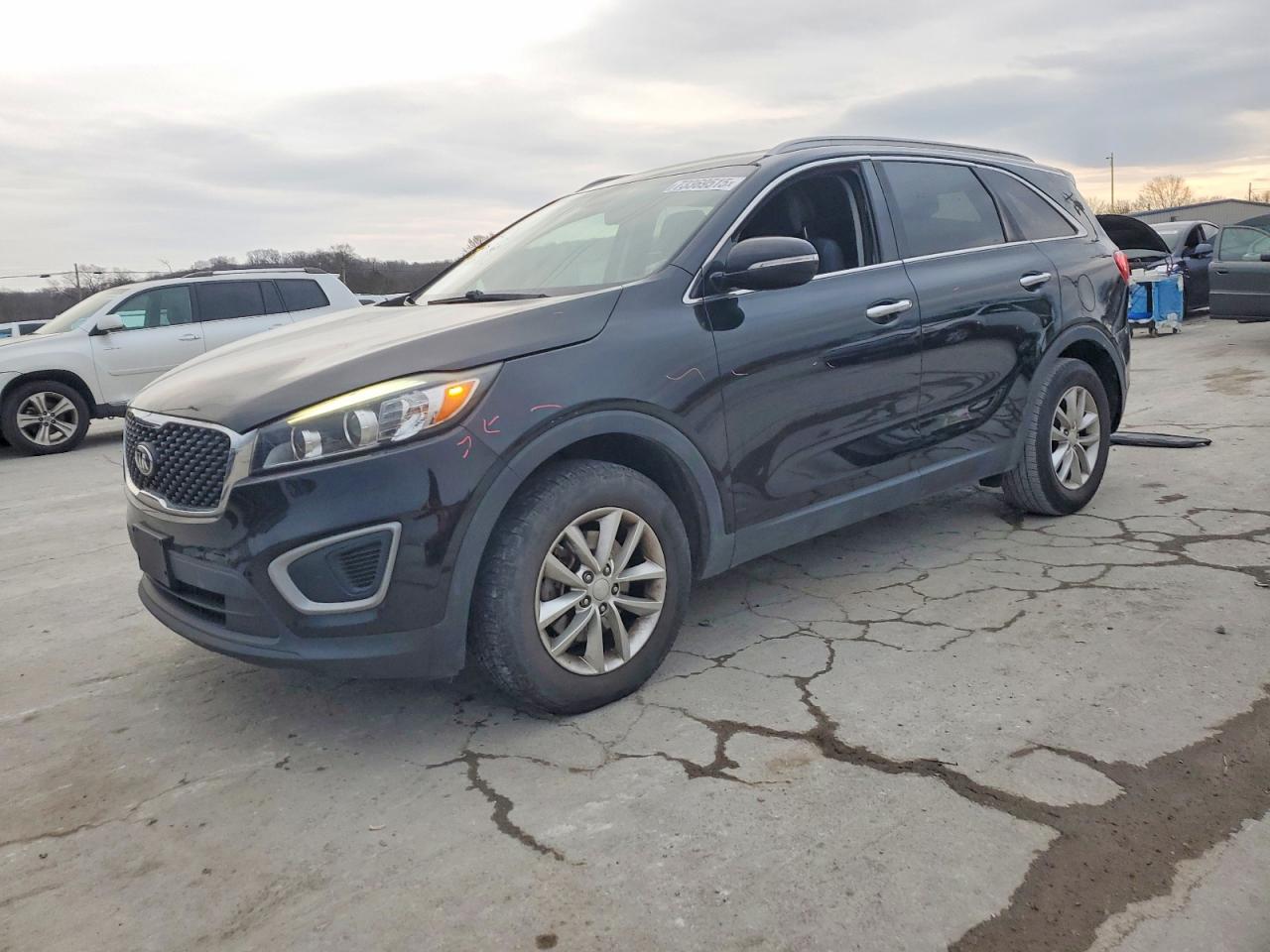 Salvage Kia Sorento Image