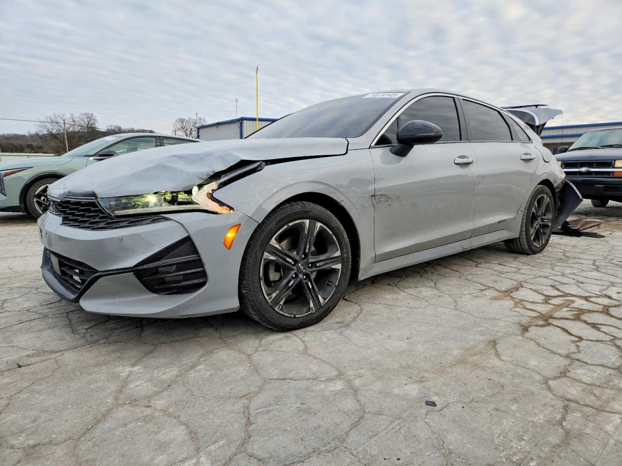 Salvage Kia K5 Image