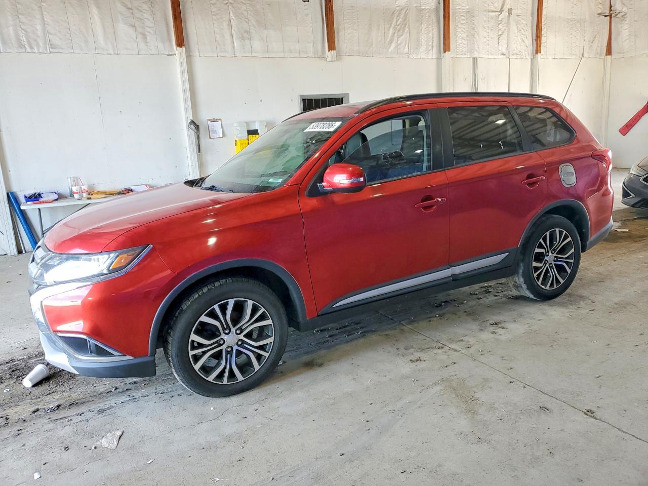 Salvage Mitsubishi Outlander Image