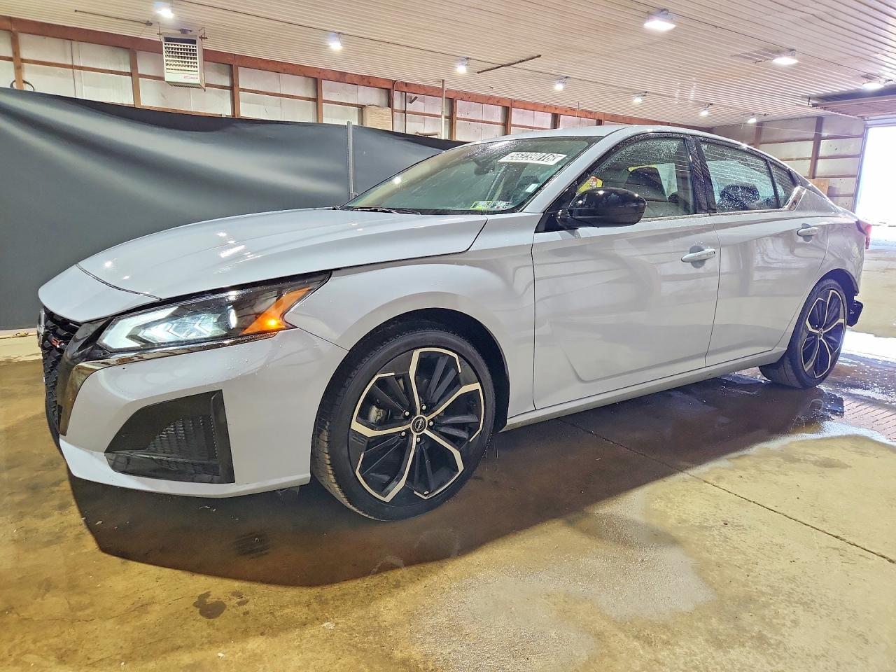 Salvage Nissan Altima Image