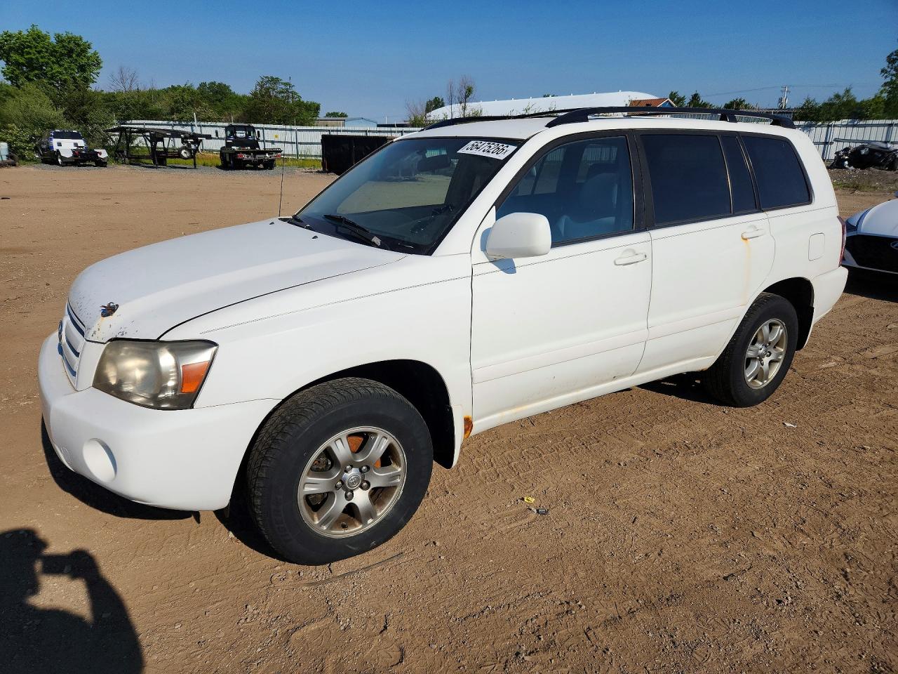 Salvage Toyota Highlander Image