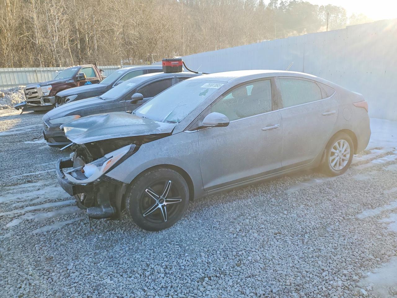 Salvage Hyundai ACCENT Image