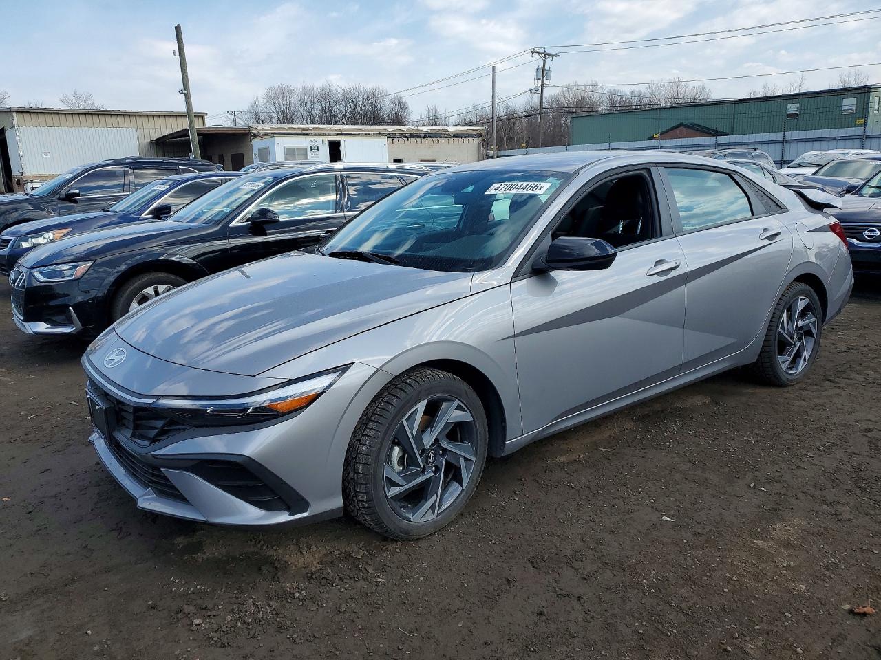Salvage Hyundai ELANTRA Image