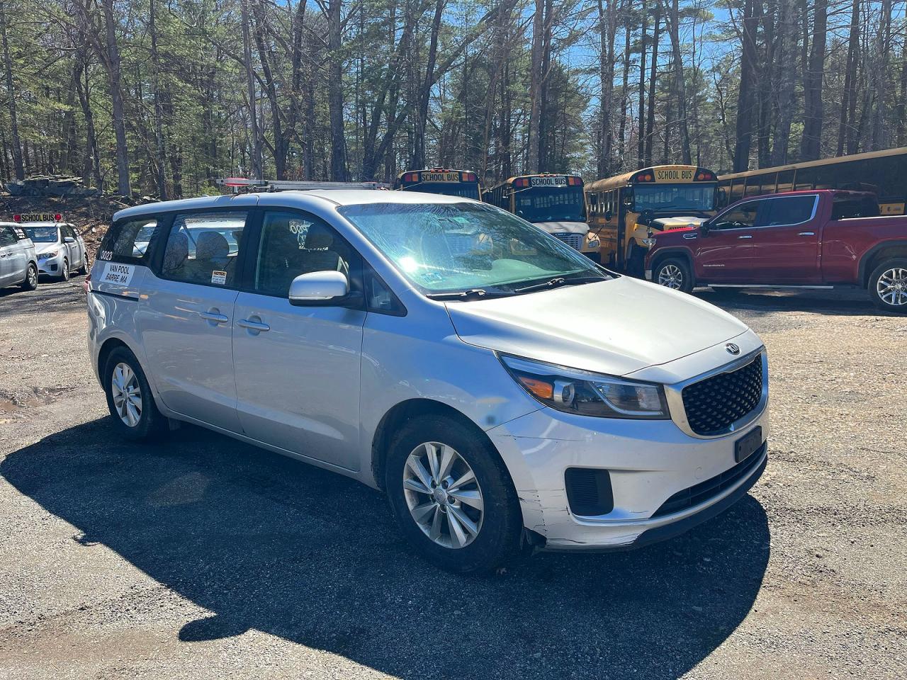Salvage Kia Sedona Image