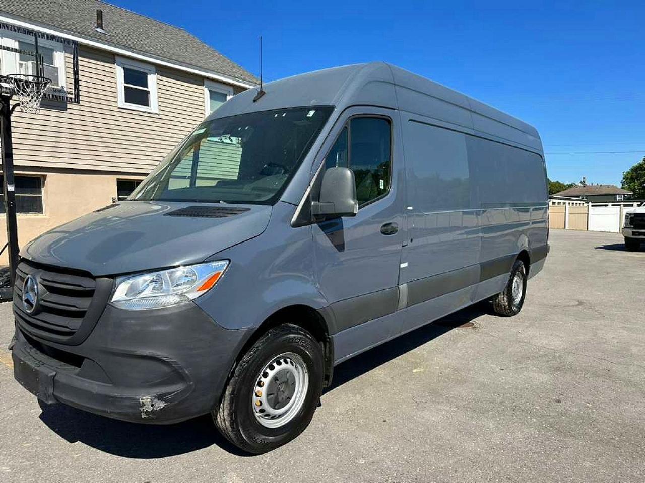 Salvage Mercedes-Benz Sprinter Image