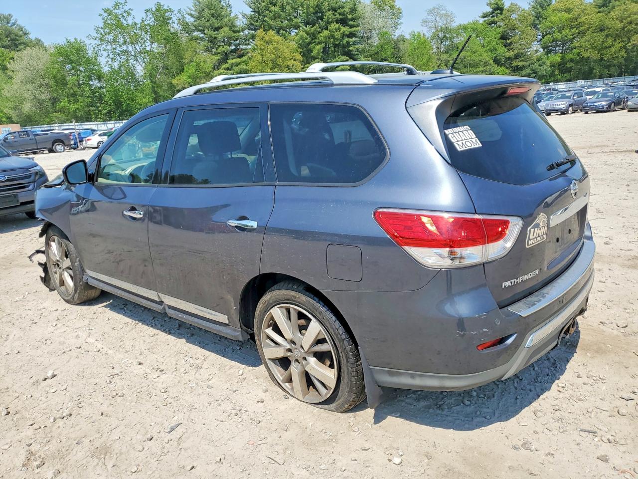 Nissan Pathfinder S