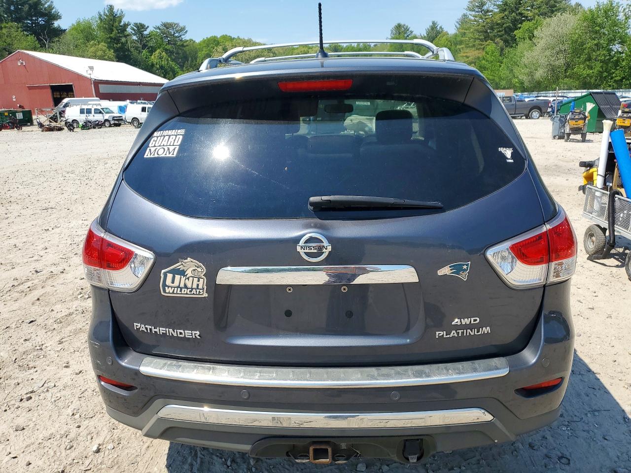 Nissan Pathfinder S