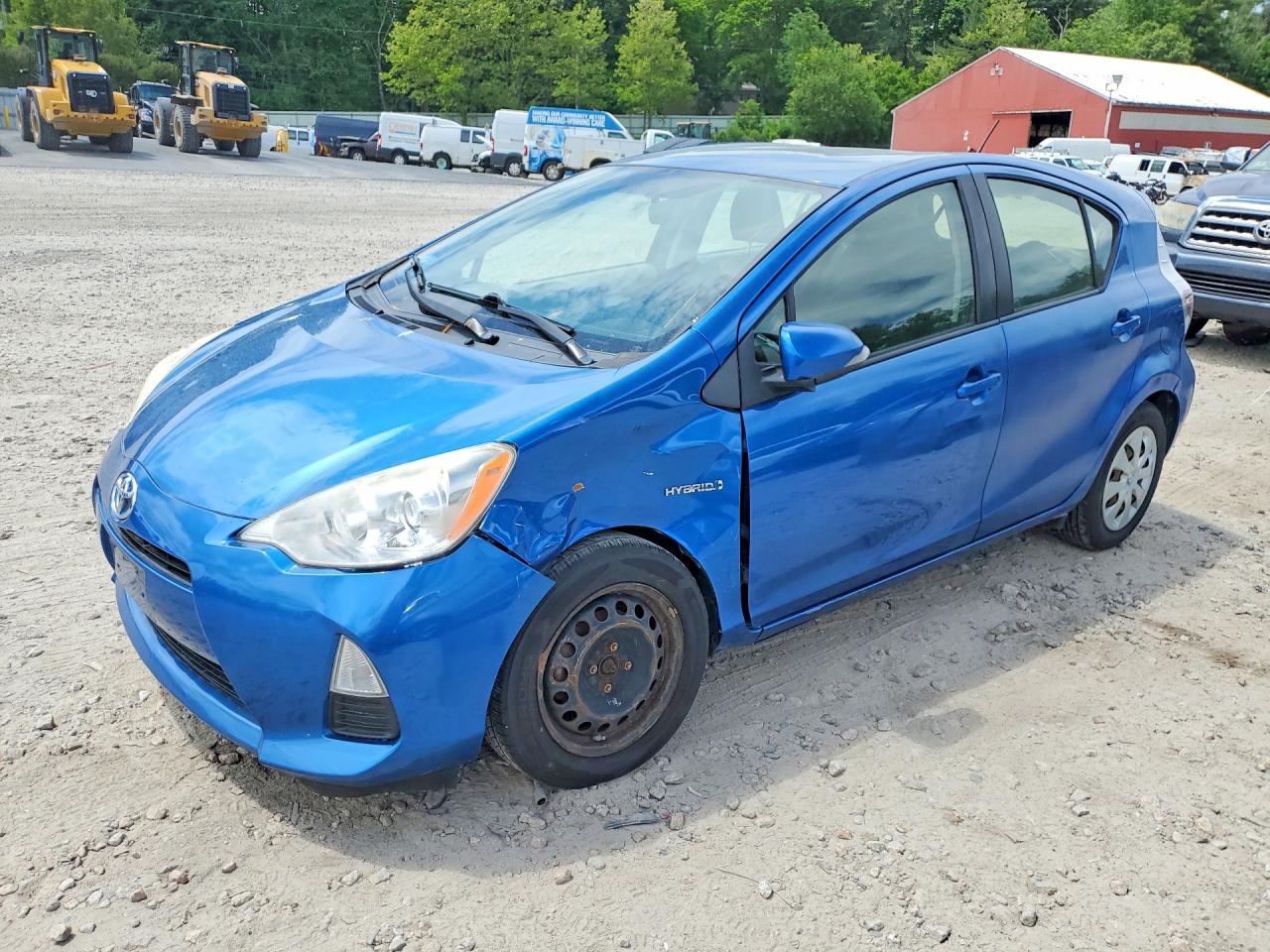 Salvage Toyota Prius Image