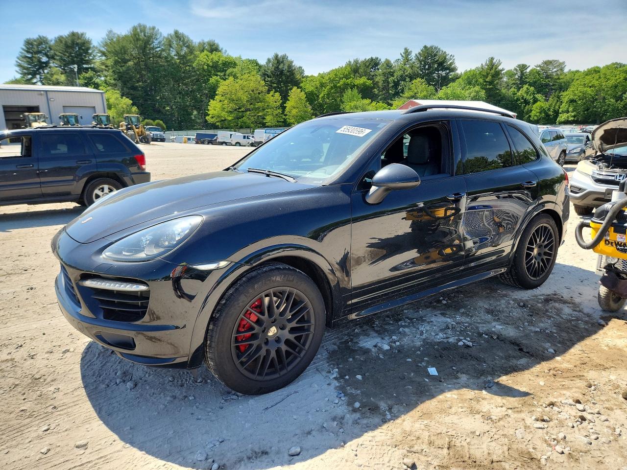 Salvage Porsche Cayenne Image