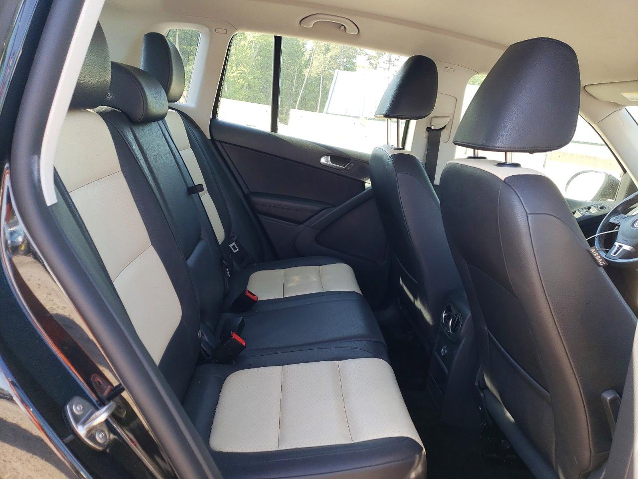 Volkswagen Tiguan S