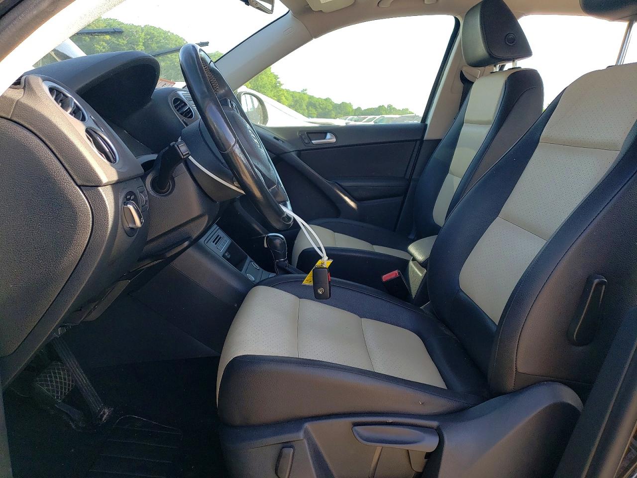 Volkswagen Tiguan S