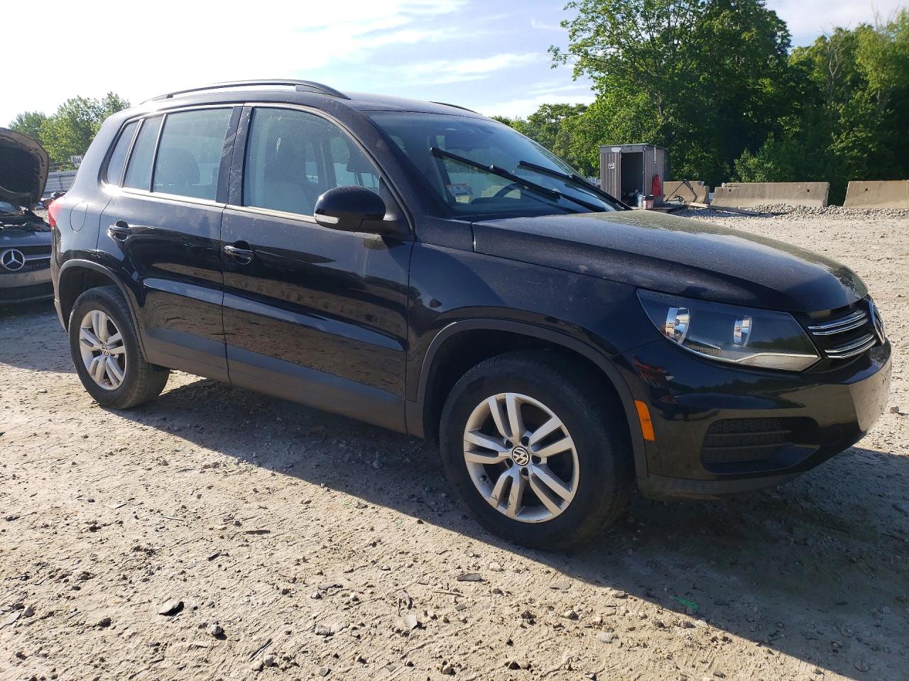 Volkswagen Tiguan S