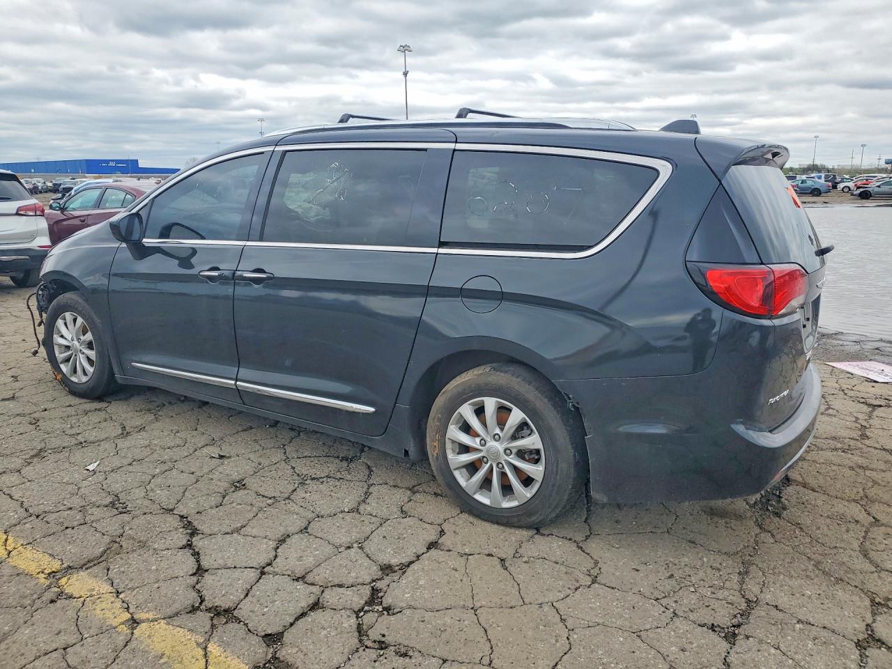 Chrysler Pacifica Touring L