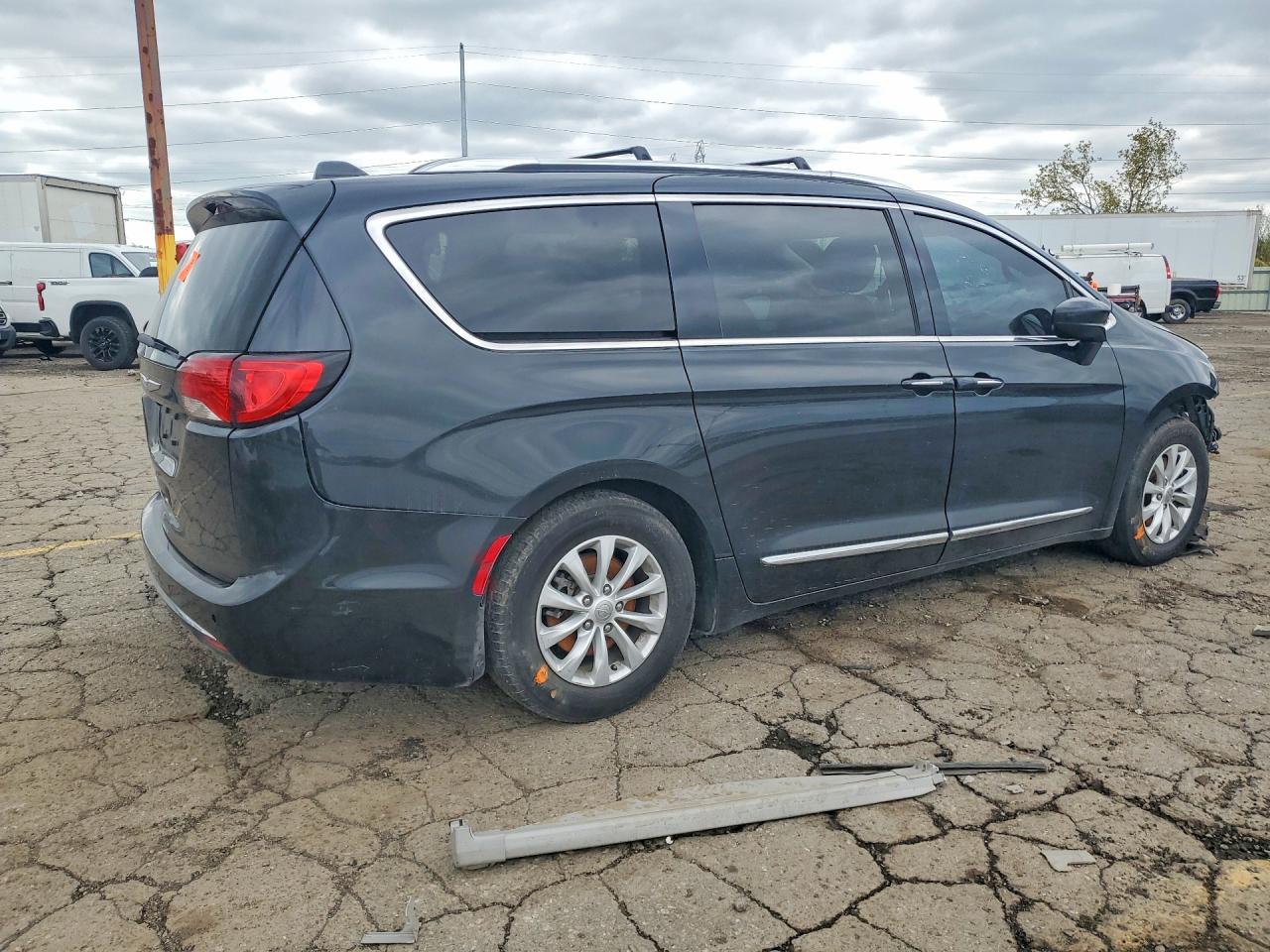 Chrysler Pacifica Touring L