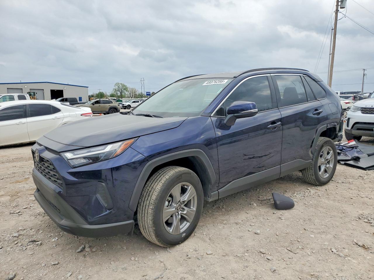 Salvage Toyota RAV4 Image
