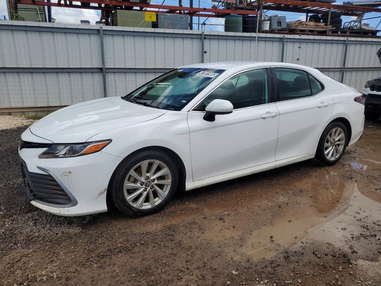 Salvage Toyota Camry Image