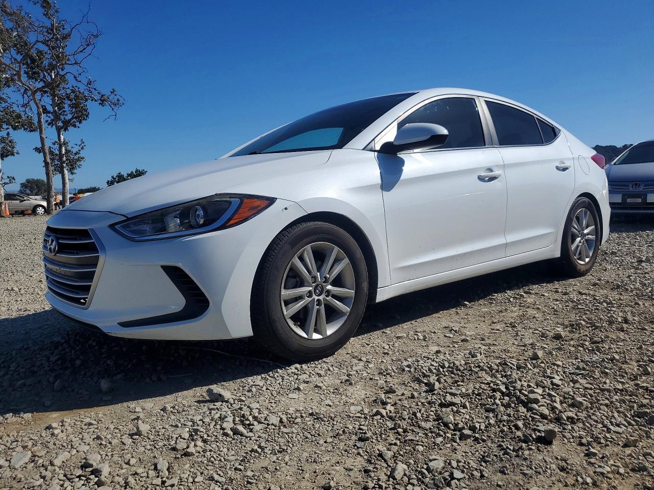 Salvage Hyundai ELANTRA Image