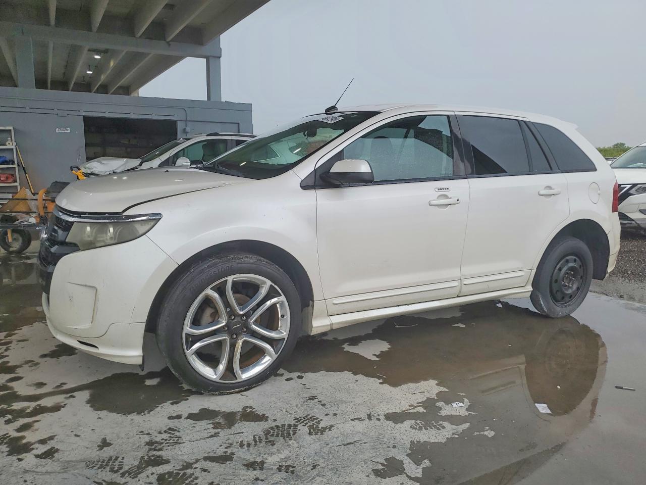 Salvage Ford Edge Image