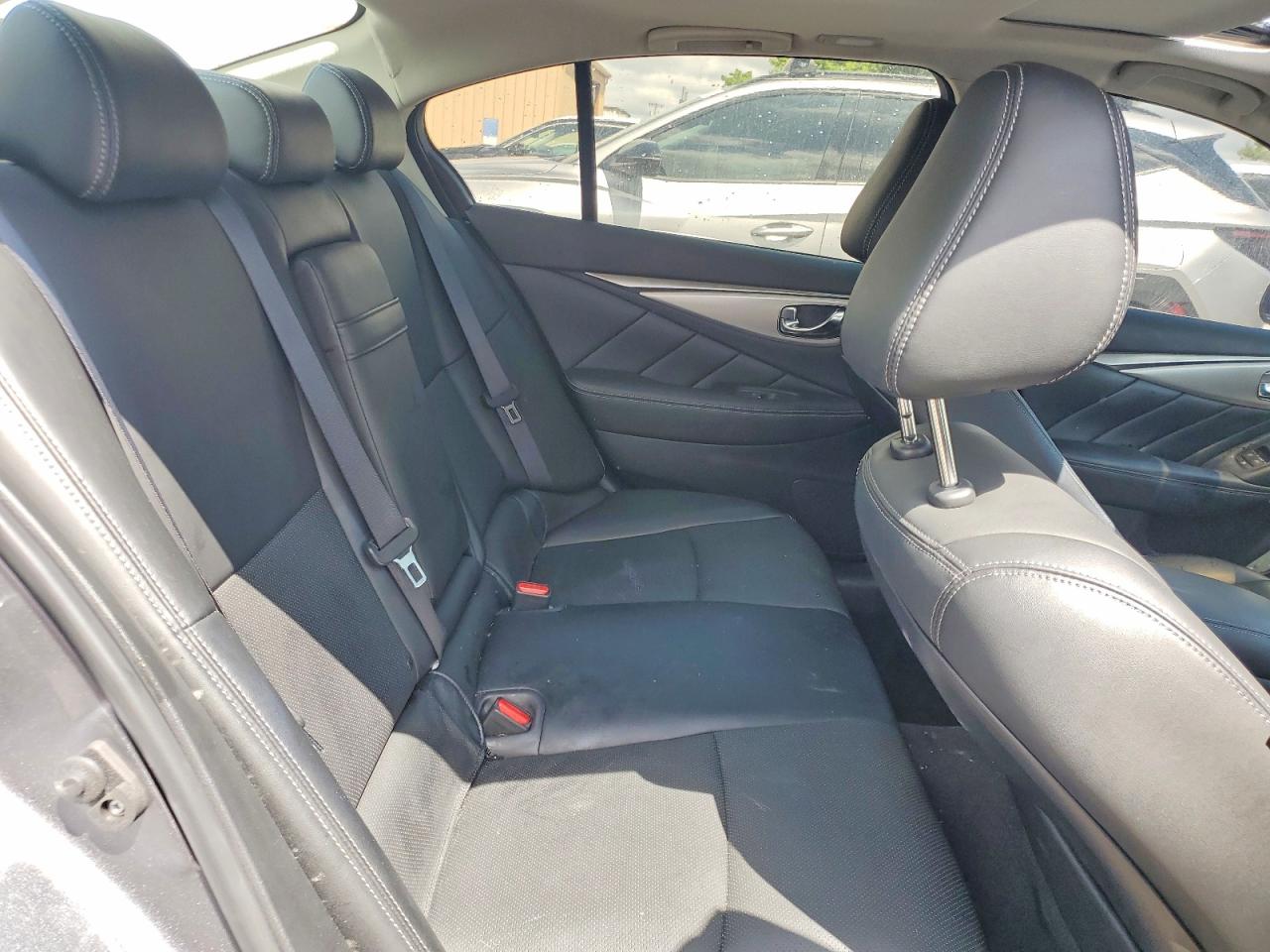 INFINITI Q50 Luxe