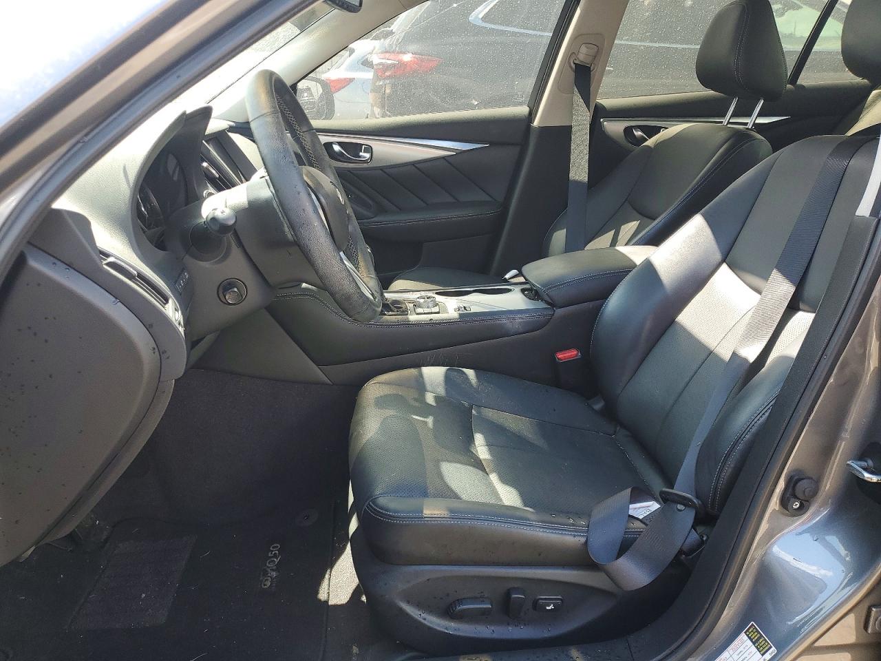 INFINITI Q50 Luxe