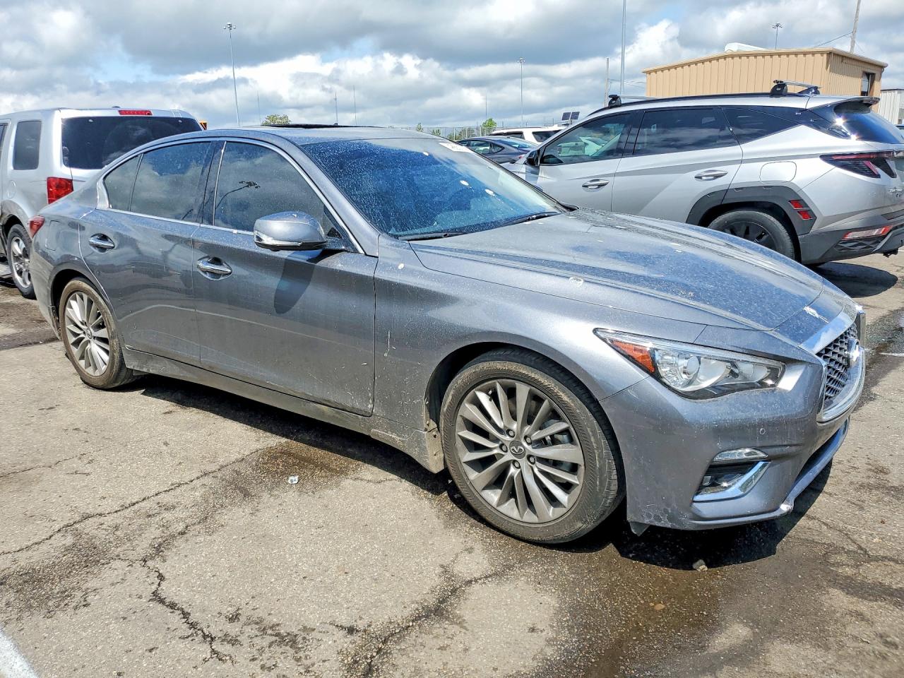 INFINITI Q50 Luxe