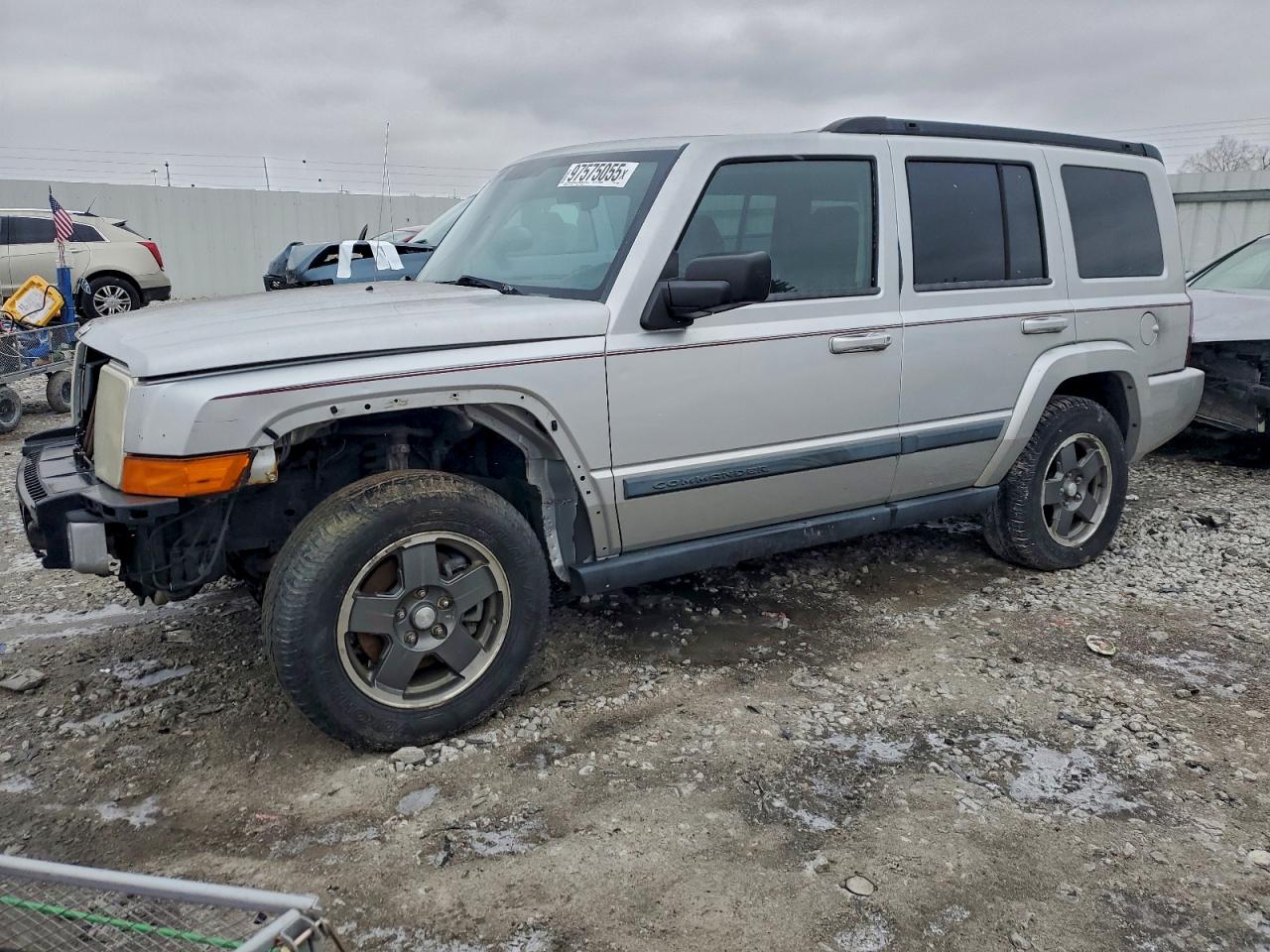 Salvage Jeep Commander Image