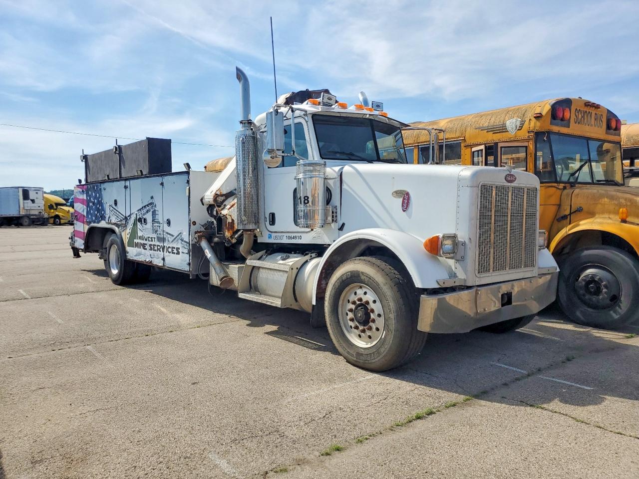 Salvage Peterbilt 379 Image