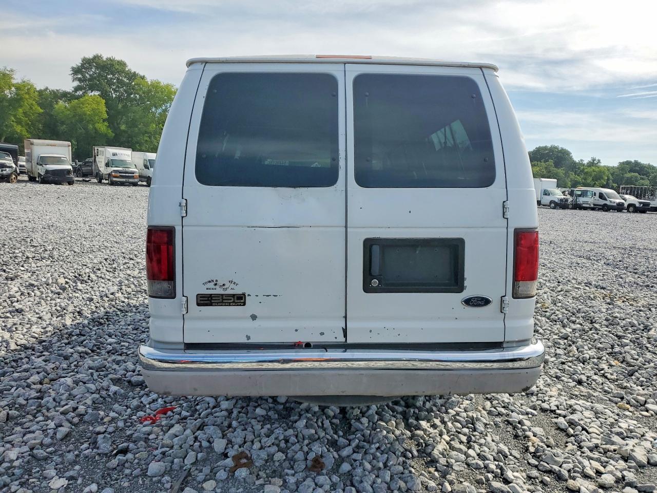 Ford Econoline E350 Super Duty Wagon