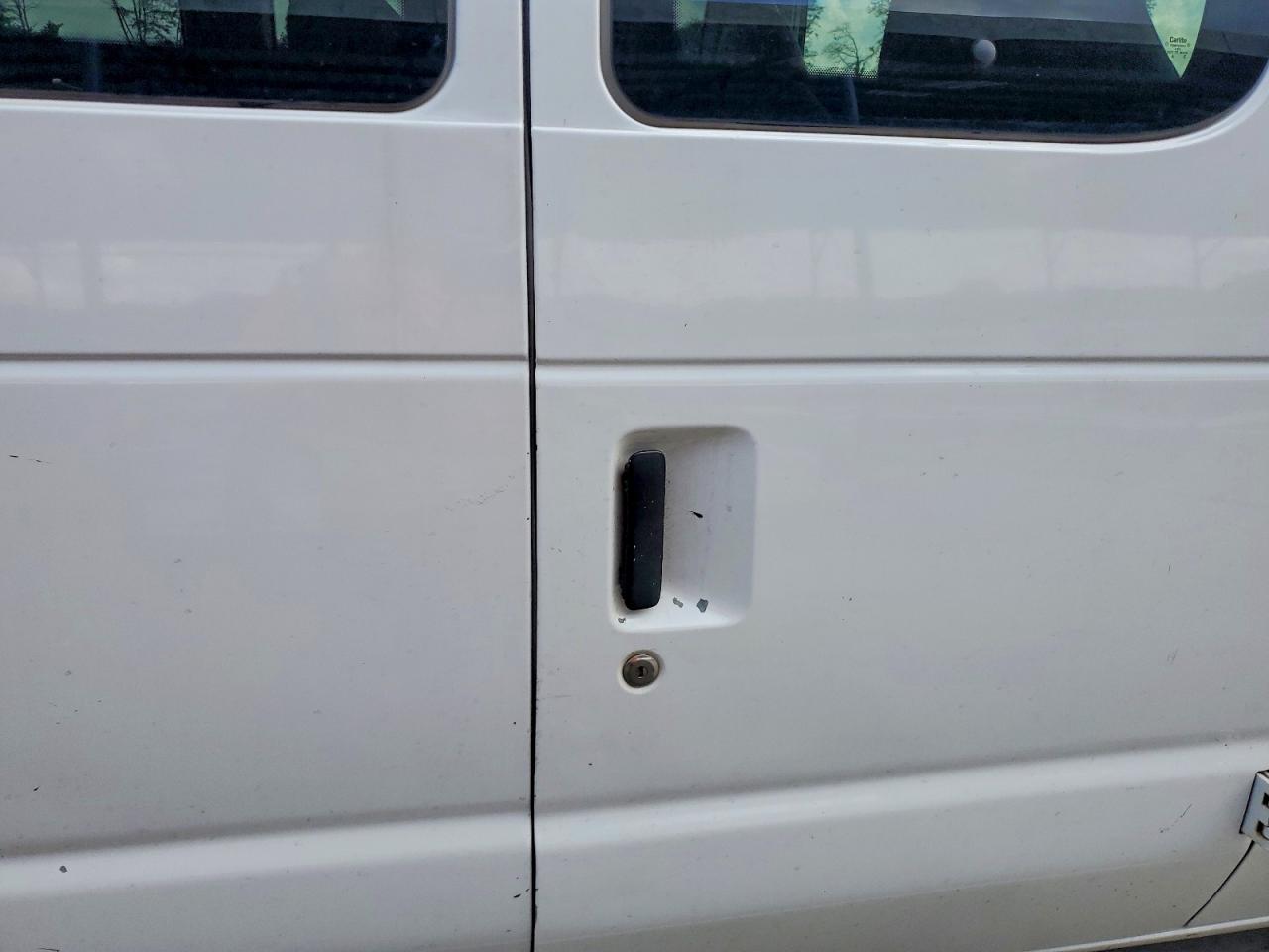 Ford Econoline E350 Super Duty Wagon