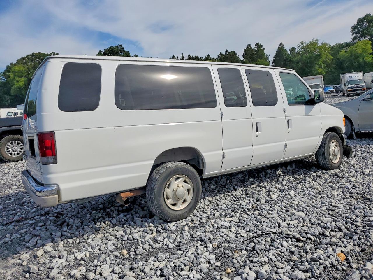 Ford Econoline E350 Super Duty Wagon