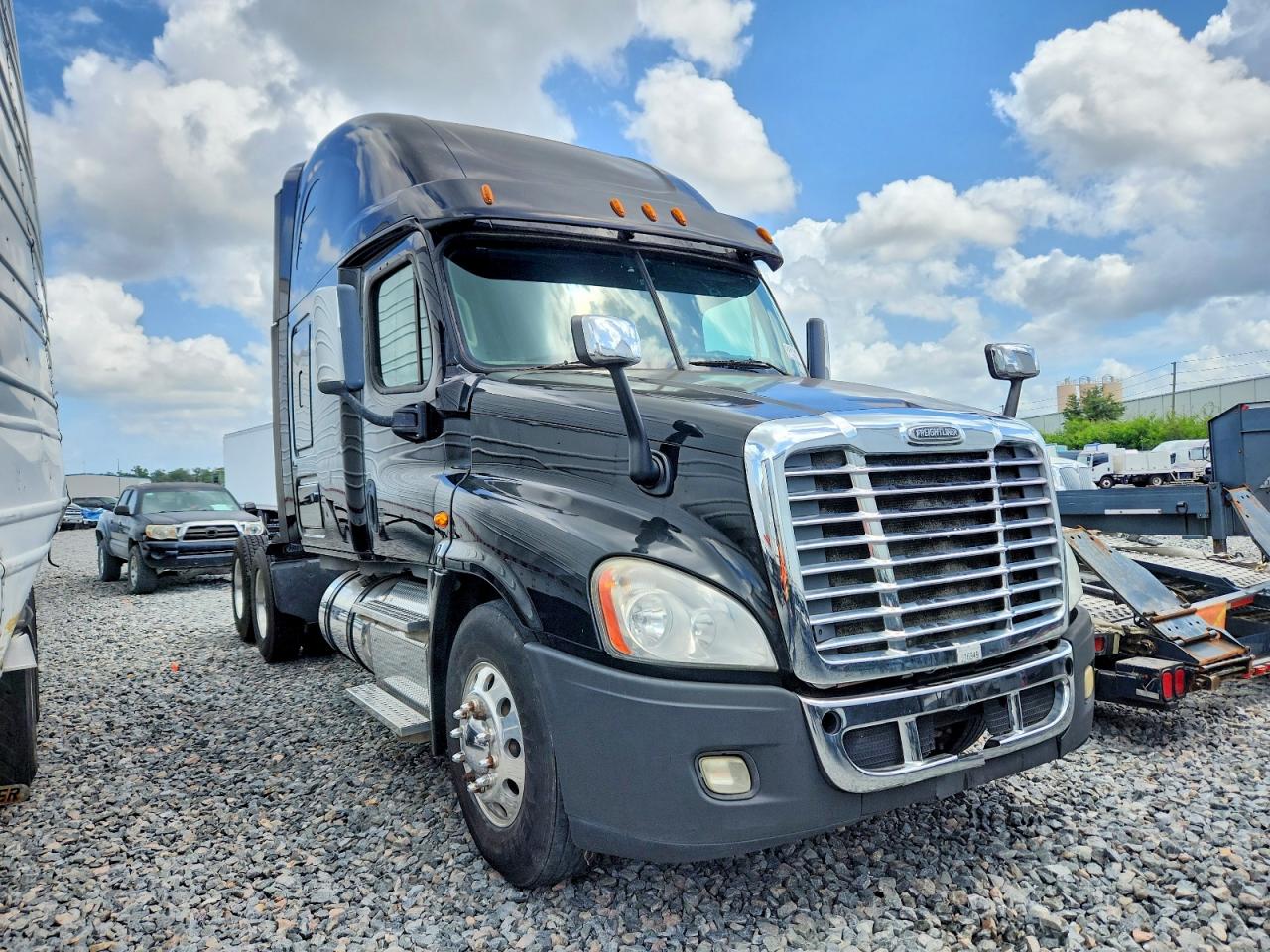 Salvage Freightliner Cascadia Image