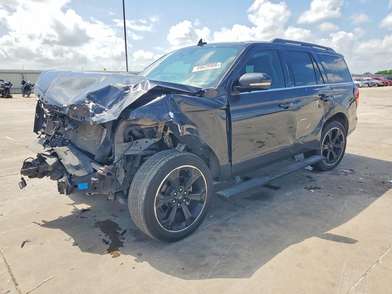 Salvage Ford Expedition Image