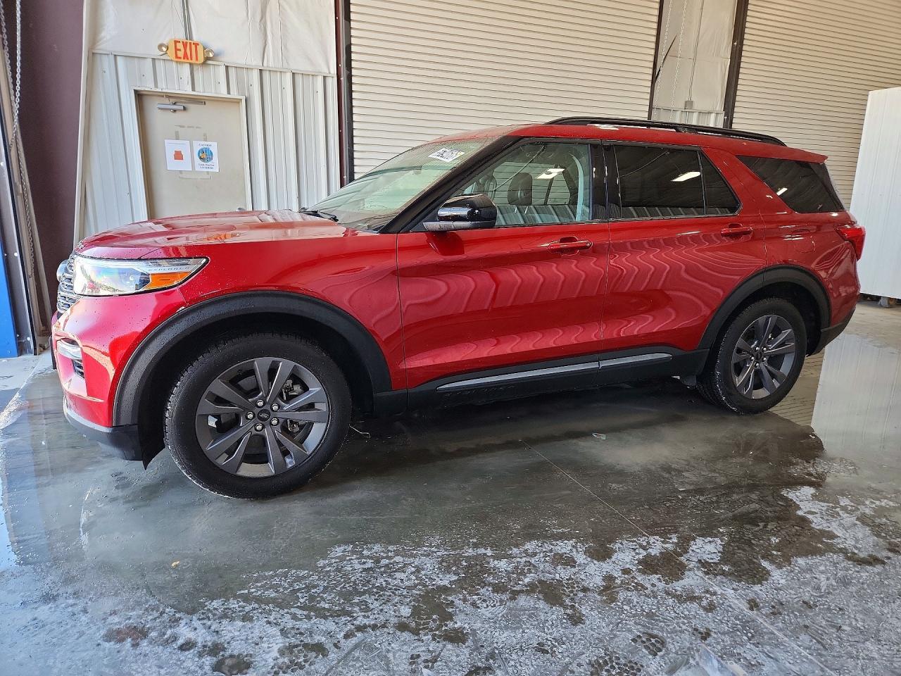 Salvage Ford Explorer Image