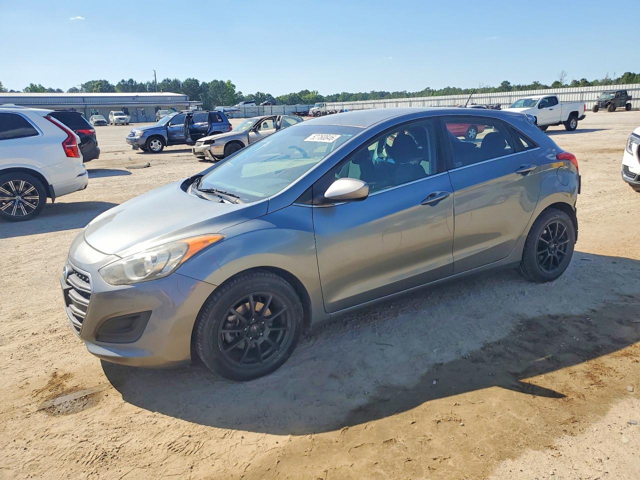 Salvage Hyundai ELANTRA Image