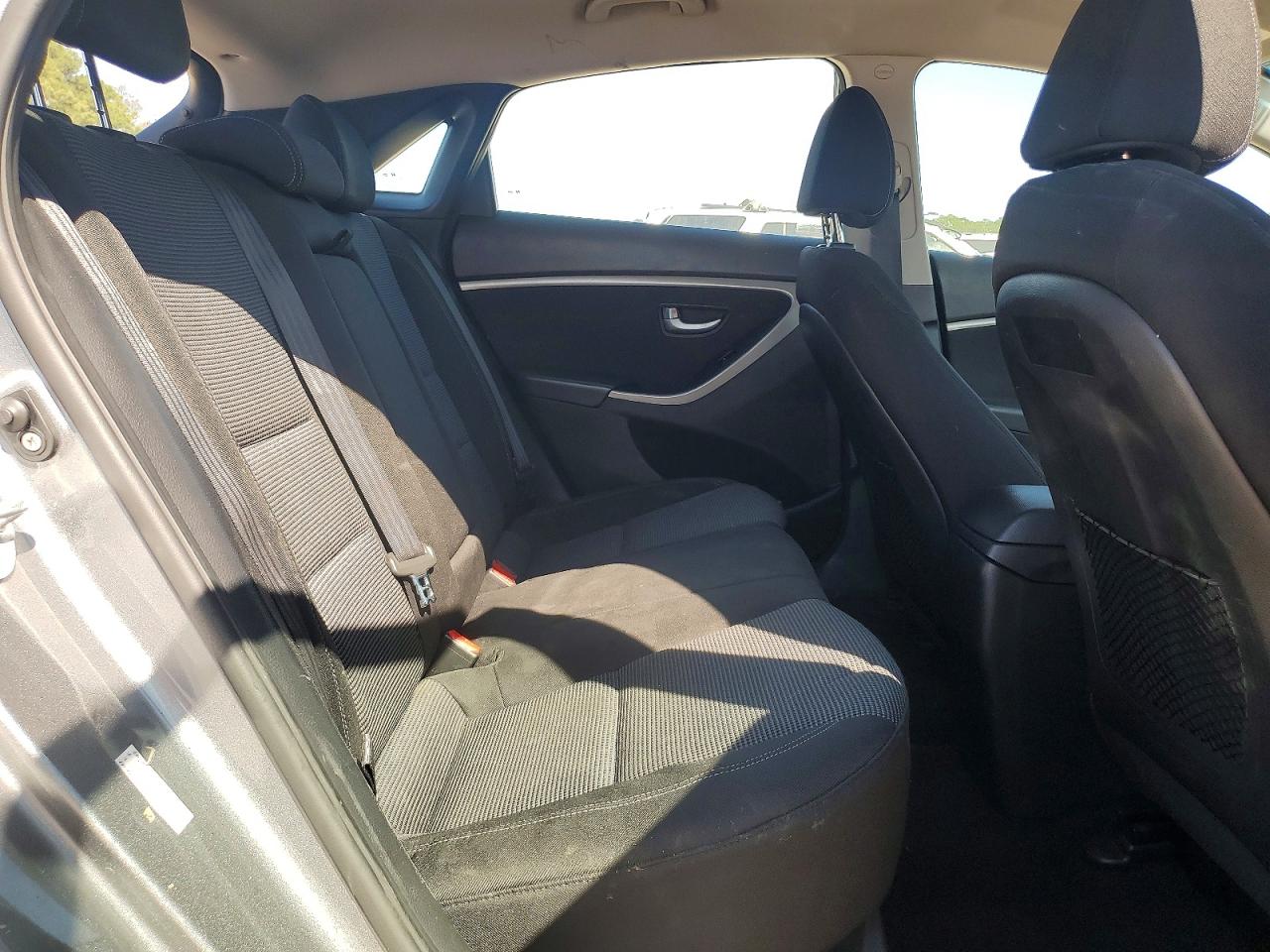 Hyundai ELANTRA Base