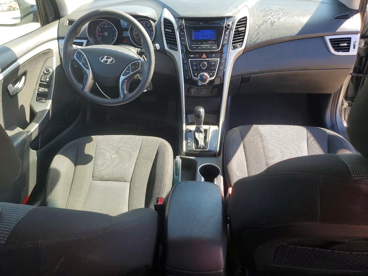 Hyundai ELANTRA Base